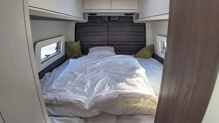 Kabe Abisko Van 690 LB, Mercedes, Bett