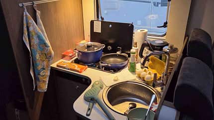 Dauertest, Carado T447, Küche, Spülbecken, Topf, kochen Dauertest, Carado T447, Küche, Spülbecken, Topf, kochen