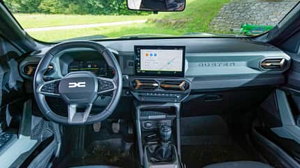 f_Dacia_Duster_Test_Cockpit