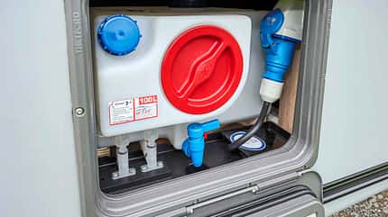 f_Knaus_Südwind_500_UF_Black_Selection_Service