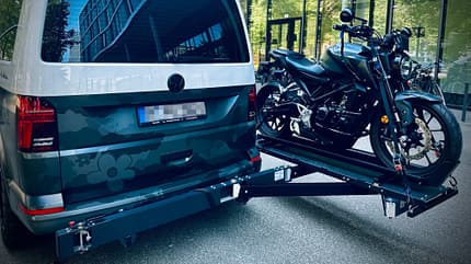 Moro schwenkbarer Heckträger für kompakte Campingbusse auf Basis von VW T6, New Transporter oder Ford Transit etc.