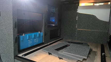 Stauraum im Heck, Lithium-Batterie