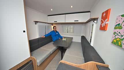 Sterckeman Easy 32DD, Wohnwagen, klein, Sitzgruppe