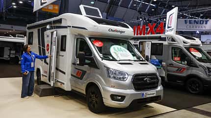 Außenaufnahme, teilintegriertes Reisemobil