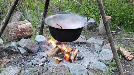 Wildniscamp, Brandenburg, Kinder, Kochtopf, Feuer Wildniscamp, Brandenburg, Kinder, Kochtopf, Feuer
