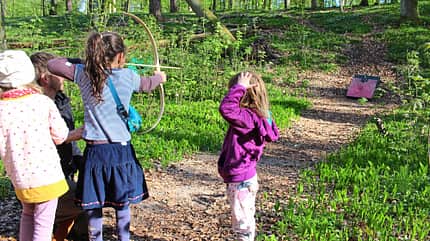 Wildniscamp, Brandenburg, Kinder, Bogenschießen Wildniscamp, Brandenburg, Kinder, Bogenschießen