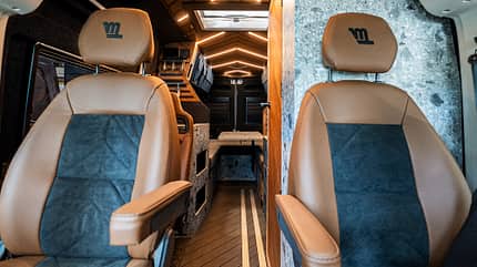 LIght Arrow, Manufaktur, Alcantara