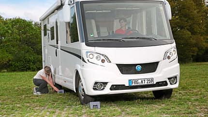 Wer mit dem Partner nivelliert, sollte diesen ständig sehen und hören können.