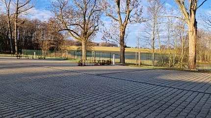 Stellplatz, Bäume, Parkplatz