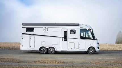 Integriertes Reisemobil, Seitansicht