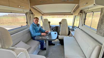 Sitzgruppe, Mann, Face-To-Face, Längsbank