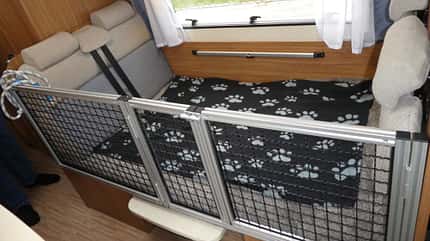 Fellnasenmobil Hundebox Wohmmobil Sitzgruppe