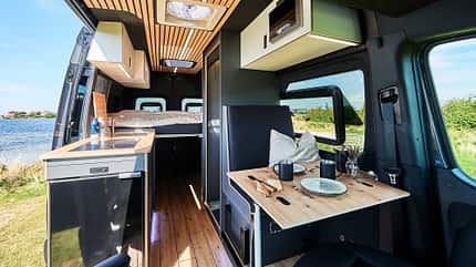 MonsterVan Grey Goose Monster, Campingbus, Innen