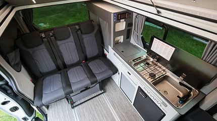 Panama River 10, Renault, Renault-Camper, Camper, Renault Trafic, Panama, River R10, Innenraum, Wohnzimmer, Sitzgruppe, Küche Panama River 10, Renault, Renault-Camper, Camper, Renault Trafic, Panama, River R10, Innenraum, Wohnzimmer, Sitzgruppe, Küche