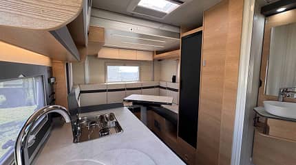Sitzgruppe, drehbarer Tisch, Kühlschrank Sitzgruppe, drehbarer Tisch, Kühlschrank