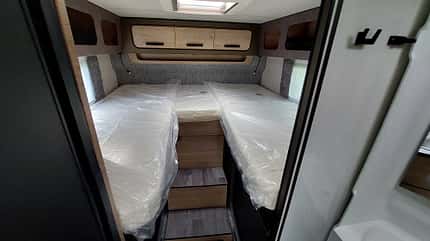 Weinsberg CaraCompact 600 MEG Edition Pepper, Bett