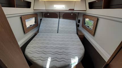 Dreamer D64, Campingbus, Bett, Queensbett