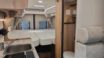 Forster Vantasy V 636 EB (2027), Durchgang zwischen Bad und Küche Forster Vantasy V 636 EB (2027), Durchgang zwischen Bad und Küche