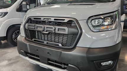 Fahrzeugfront, Grill, Ford-Logo