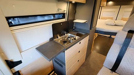 Reisemobil, Malibu, Relax 640-LE-XR, Küchenblock, Küche, Bett f_Malibu_Relax_640-LE-XR_Küche