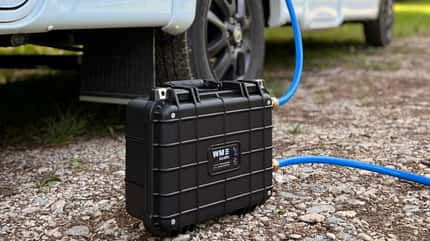 WM Aquatec UV Aid+: In dem Koffer wird Wasser beim Durchlaufen gereinigt und kommt immer sauber im Wohnmobil an.