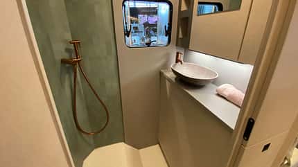 Dehtlefs C.Core Studie Caravan Salon Bad in Steinoptik