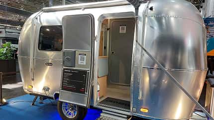 Caravan, Airstream, World Traveler 17, Außenaufnahme, Eingang, Metallic f_kleine_Caravans_Airstream1