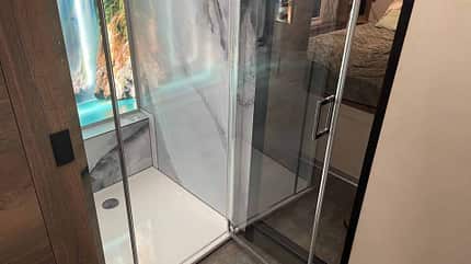 Reisemobil, Luxusliner, Ateventure 1070, bBad, Dusche, Regendusche f_Atventure_1070_Dusche