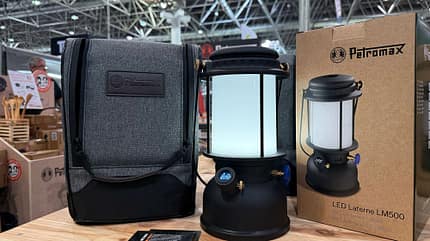 Petromax LM 500 LED-Campinglaterne im Stil der HK 500 Starklichtlampe. Petromax LM 500 LED-Campinglaterne im Stil der HK 500 Starklichtlampe.