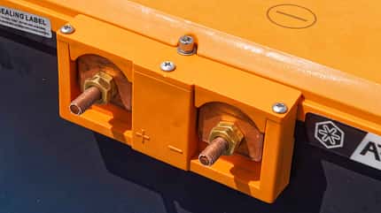 LFB-Batterie, Test, Untersitz-Batterie, Liontron LX Smart 300 Ah, Pole f_LFP-Batterietest_Liontron2