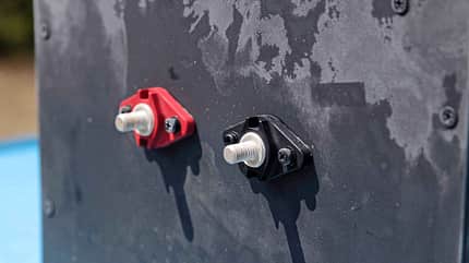 LFB-Batterie, Test, Untersitz-Batterie, Carbest LI 200 BHD, Pole, Stehbolzen f_LFP-Batterietest_Carbest2