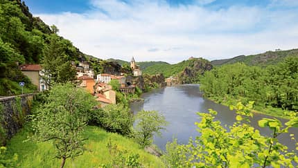 Ambialet ist ein kleiner, malerisch gelegener Ort bei Albi auf einer Halbinsel im Fluss.