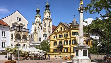 Der Brixner Dom mit seinen zwei Türmen ist das Wahrzeichen der Bischofsstadt.