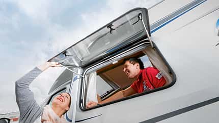 Geöffnetes Reisemobilfenster