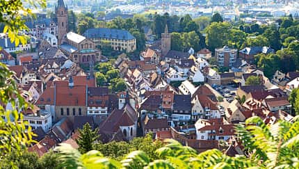 Blick von der Burgruine auf Weinheim