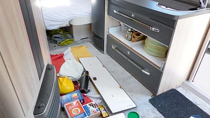 Bisher konnten sich  Küchenschubladen von Hobby-Caravans während der Fahrt öffnen.