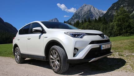Hybrid Zugwagen Toyota RAV4 Neu