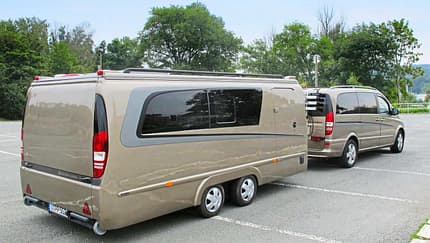 Peter Pfeil wollte haben, was es nicht gibt: einen Caravan mit schickem Mercedes-Design und ROADSTER PARKPLATZ.