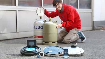 Klopfen und schütteln genügt nicht, um den Füllstand einer Gasflasche zu ermitteln. Diese fünf neuen Mess-Systeme nutzen dafür präzise Waagen und Ultraschall.