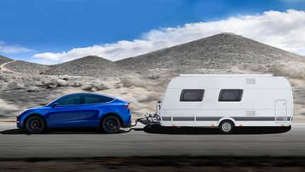 Tesla Model Y mit Wohnwagen