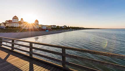 Germany, Mecklenburg-West Pomerania, Rugen Island, Binz, Ostseebad, Pier and sea at sunset, Rügen
