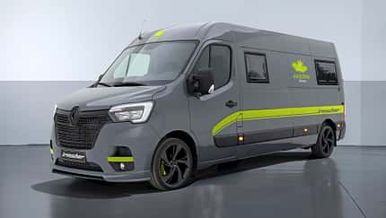 Premiere Ahorn Camper Totale von vorne rechts