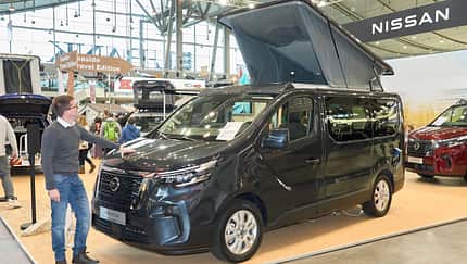 Campervan, Messefoto, Messe, außen, Mann, Aufstelldach, Camper