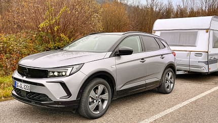 Zugwagen Opel Grandland Totale vorne rechts