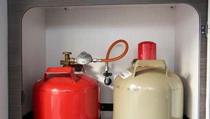 Mobil opt. Gasflaschenumschalt-Anlage Vorher Bild der Gasflaschen