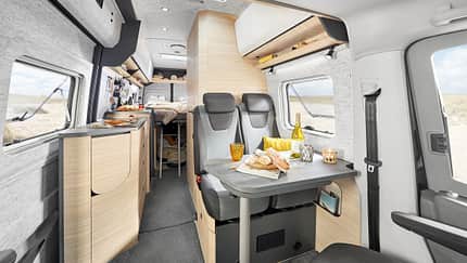 Hobby Maxia Van Advertorial