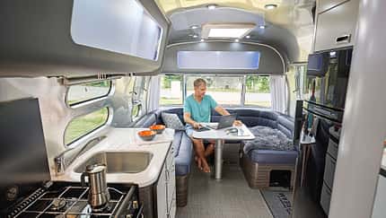 Airstream 648 International Eriba Touring 820 vs. Airstream 648 International f