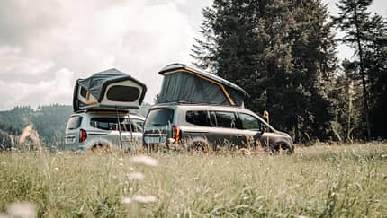 Microcamper, Aufstelldach, Dachzelt, Campervans, Wiese Microcamper, Aufstelldach, Dachzelt, Campervans, Wiese