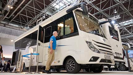 Außenansicht, Messe, Integriert, Mann, Luxuswohnmobil