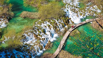 BrŸcke, FŠlle, Kaskaden, GrŠser, BŠume, Menschen, Vogelperspektive